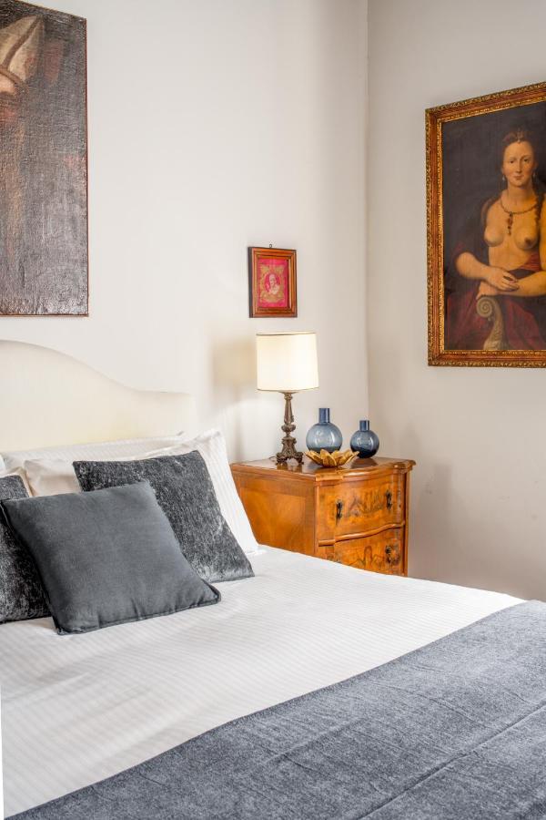 Apartment Miracoli With View On The Canal R&r Venice